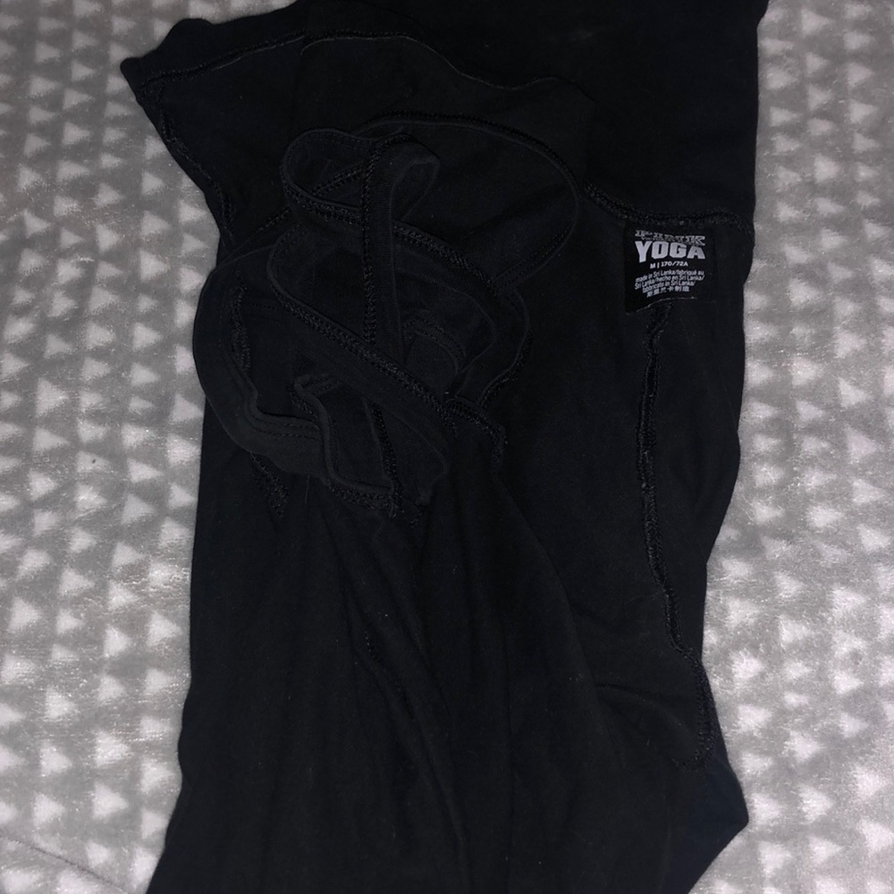 ankle crossed leggings